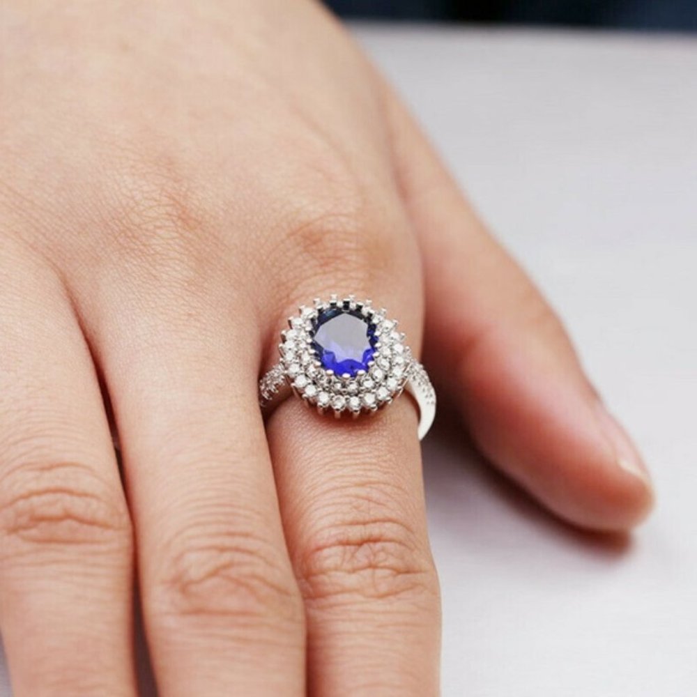 Beautiful 925 Silver Oval Cut Blue Sapphire Ring - Picture 2 of 5